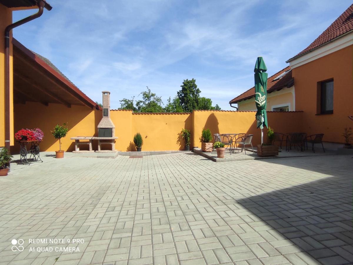 Ubytovani Jerabek Lasenice Ngoại thất bức ảnh